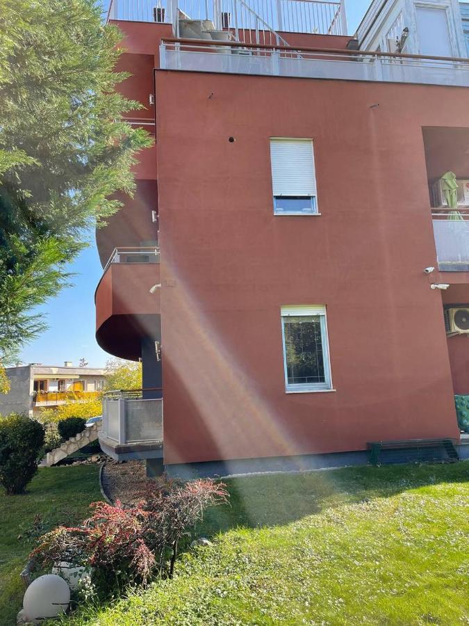 Rosehill Garden Family Villa With A Great Budapest View ภายนอก รูปภาพ