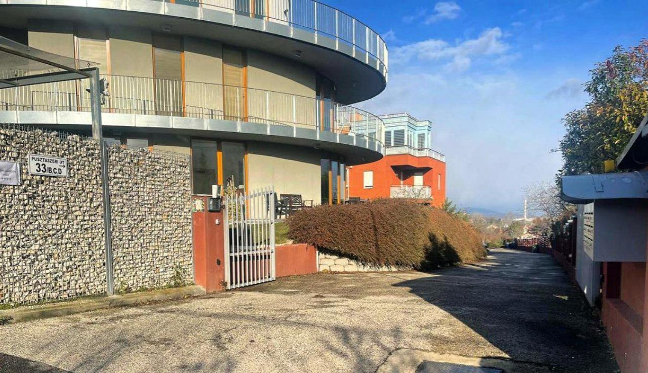 Rosehill Garden Family Villa With A Great Budapest View ภายนอก รูปภาพ