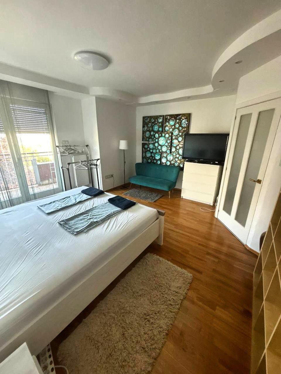 Rosehill Garden Family Villa With A Great Budapest View ภายนอก รูปภาพ