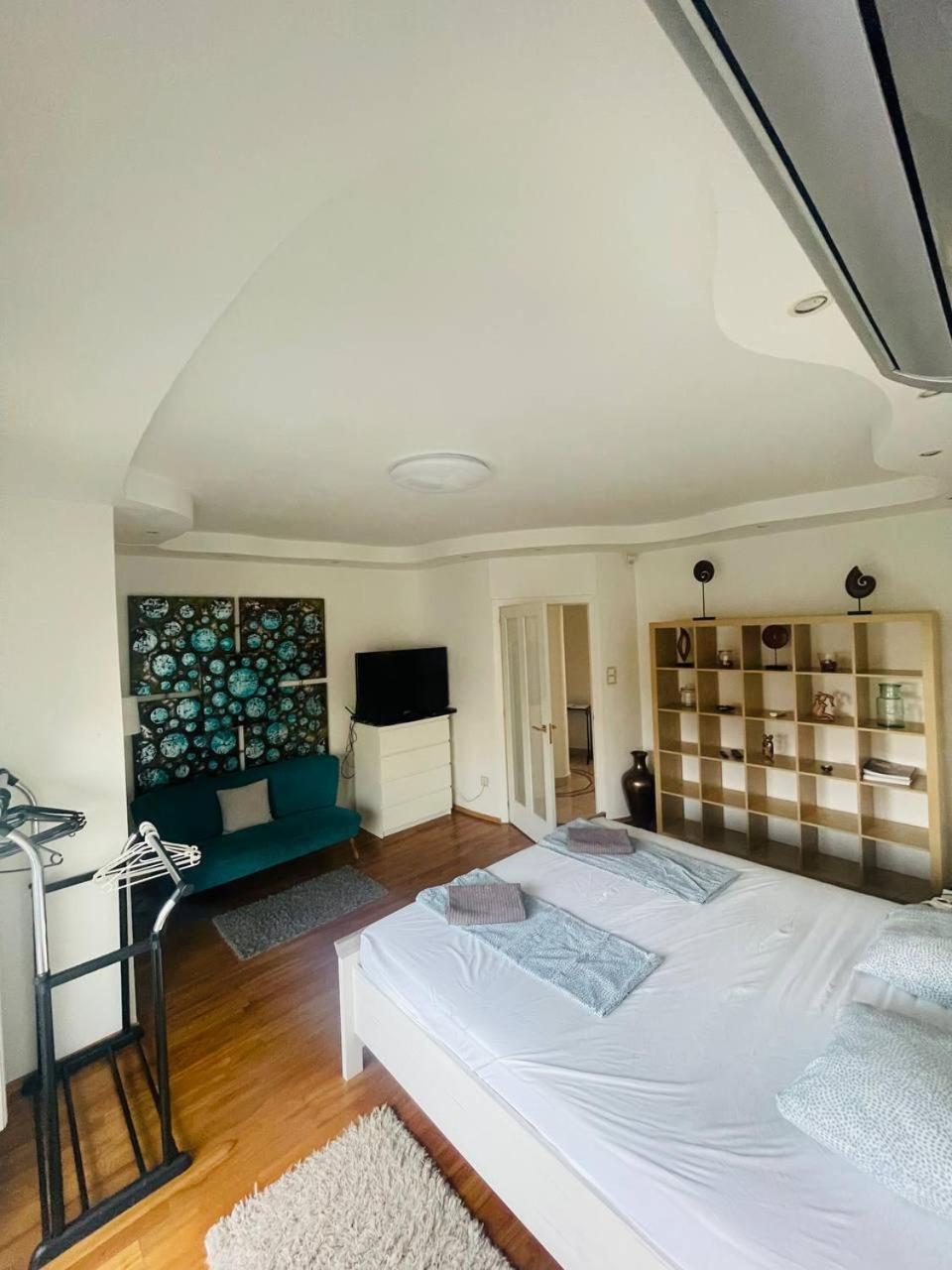 Rosehill Garden Family Villa With A Great Budapest View ภายนอก รูปภาพ